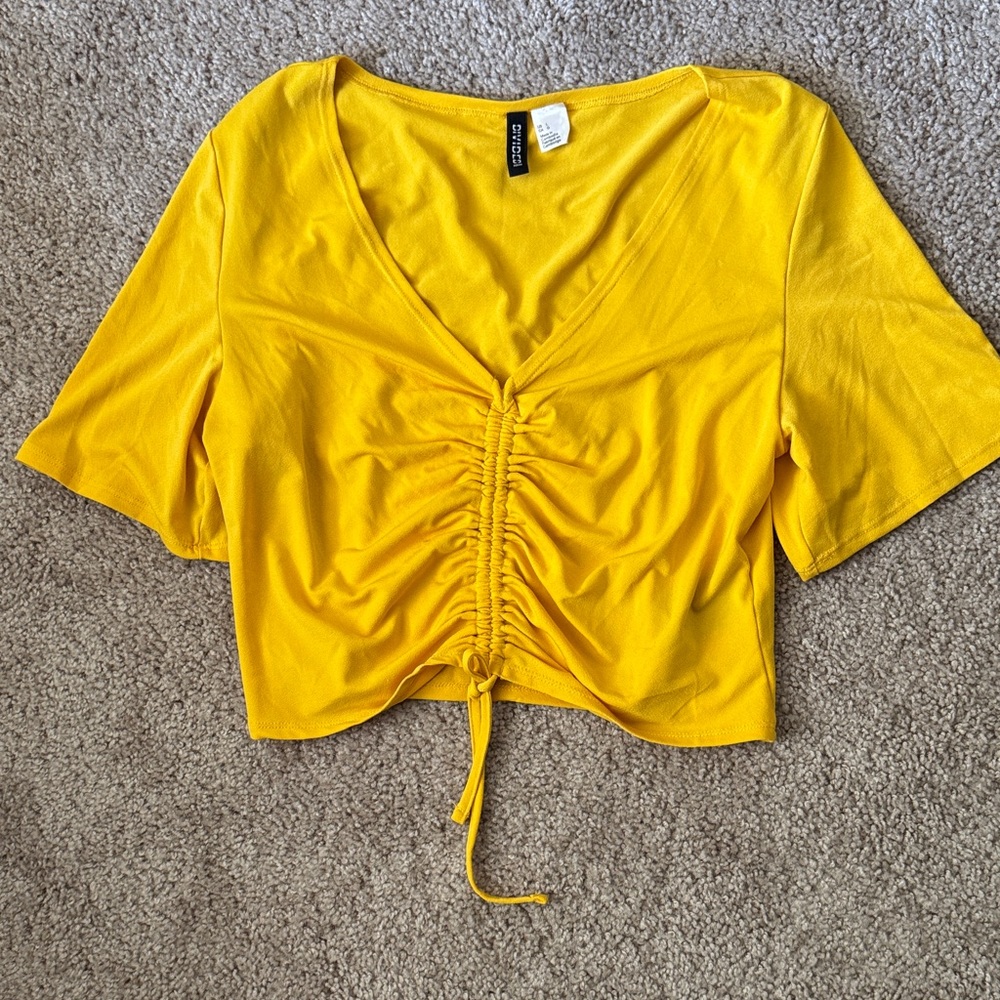 💜 3 for $10 H&M Yellow Ruched Crop Top